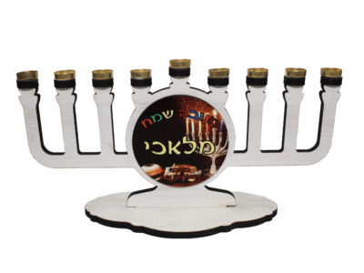 חנוכיה מעץ עומד